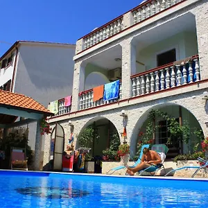 Vendégház & Lo & Mar